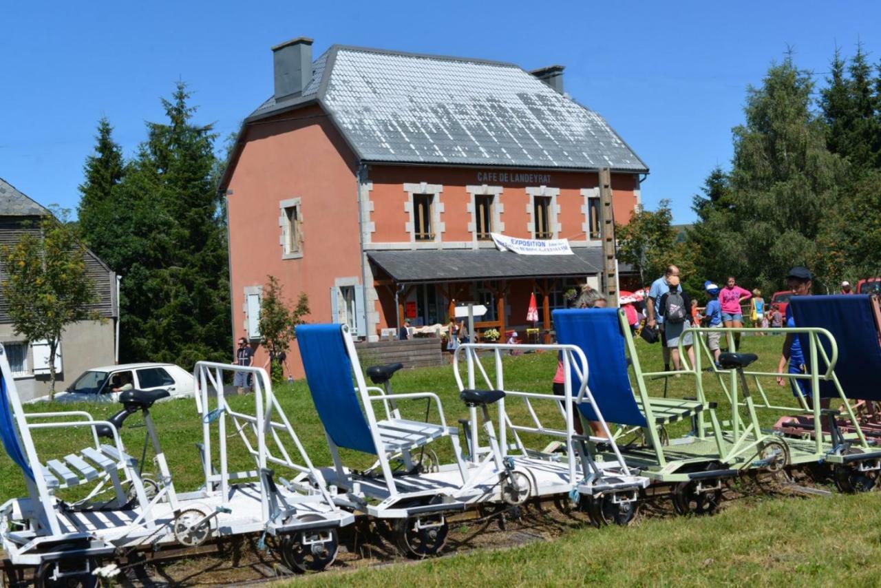 Gite Chez Regine Marcenat  Bagian luar foto